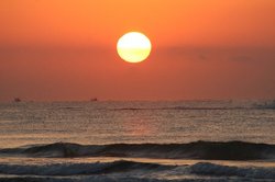 ポッかり浮かんだ夕日.jpg